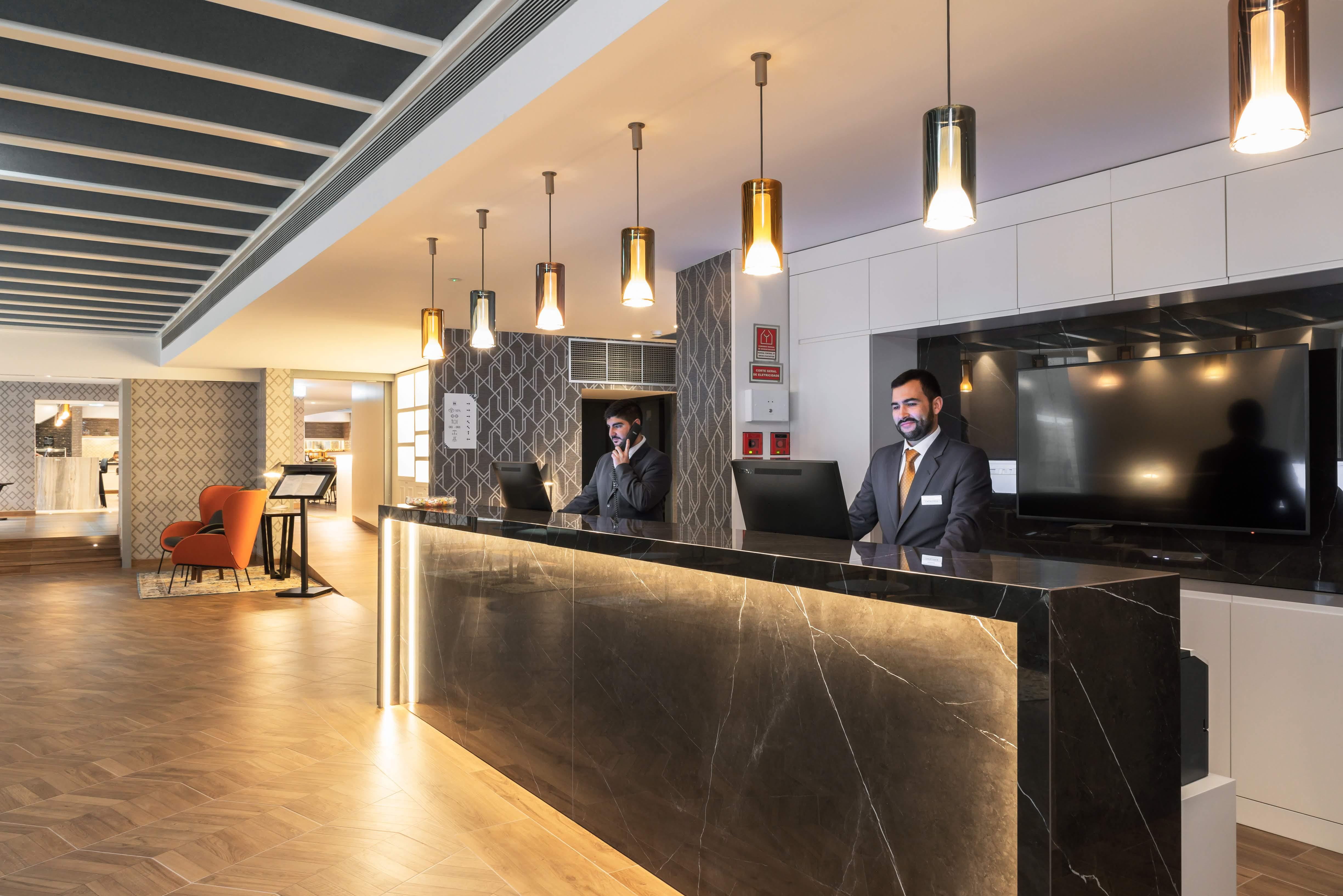 Catalonia Porto Hotel Bagian luar foto